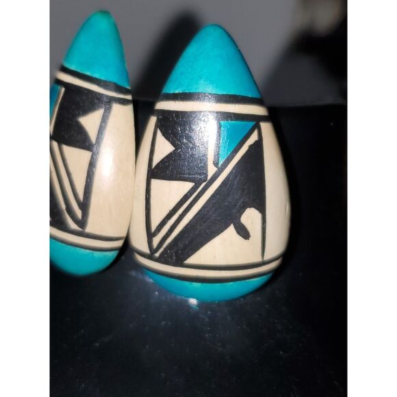 A Pair of Painted Wooden Earrings Southwestern Native American Pattern Pierced - Picture 4 of 13